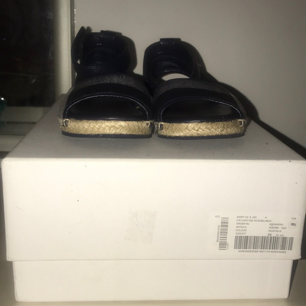 Doesn’t fit daughter! Worn only 3 times